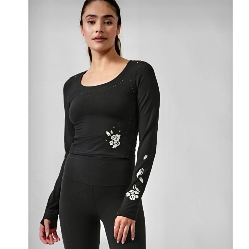 New Athleta Shanti Limited Ed Eyelet Floral Crop Top Medium Long Sleeve Black